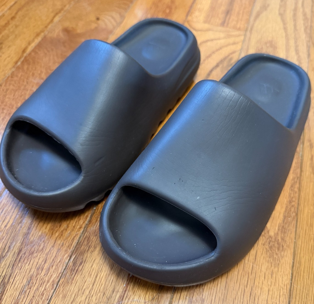 adidas Yeezy Slide Onyx Black Mens 7 Womens 8 ID2349 Slip On Foam Sandals